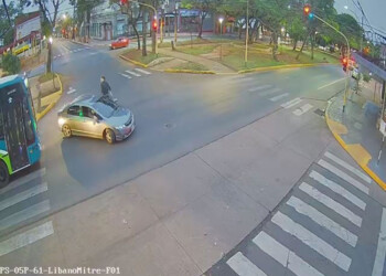 Imprudente al volante fue detectado por las cámaras de seguridad pero se fugó