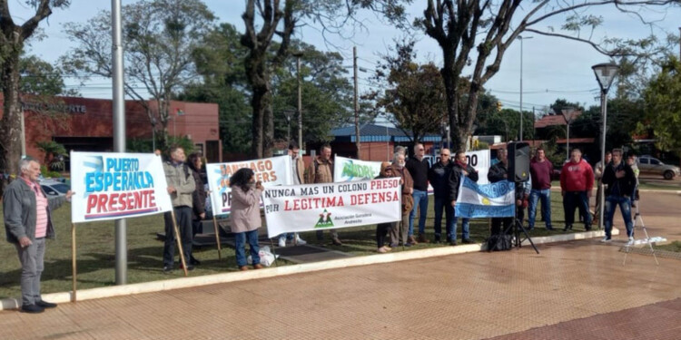 ACTIVIDAD. La concentración se llevó adelante en la plaza San Martín de San Vicente y participaron productores de Apóstoles, Eldorado, Oberá, Montecarlo, Pozo Azul, Salto Encantado y Andresito, entre otros.