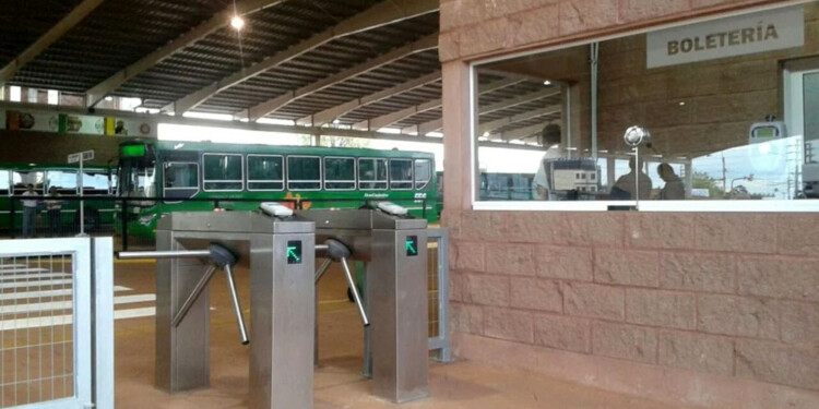 UNA TARJETA POR PASAJERO. Hay quejas porque no se puede pagar dos pasajes diferentes con la misma tarjeta.