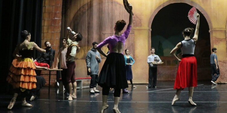 Tres funciones para ver “Don Quijote” en Posadas el fin de semana extra largo