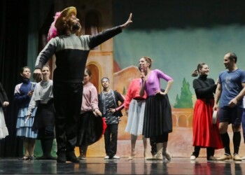 Tres funciones para ver “Don Quijote” en Posadas el fin de semana extra largo