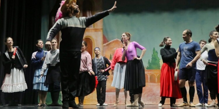 Tres funciones para ver “Don Quijote” en Posadas el fin de semana extra largo