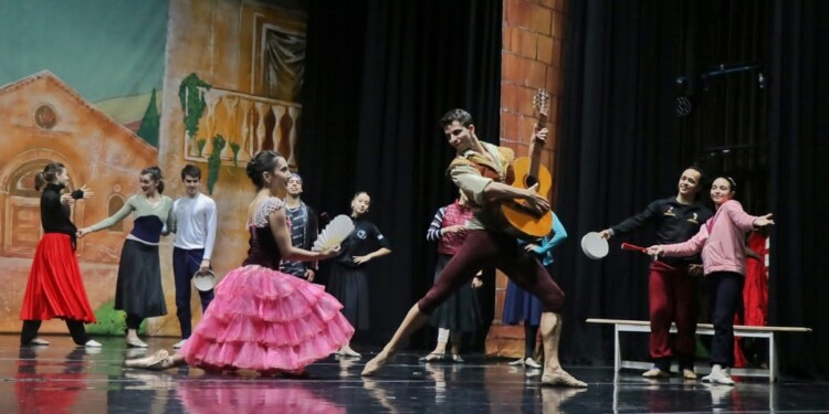 Tres funciones para ver “Don Quijote” en Posadas el fin de semana extra largo