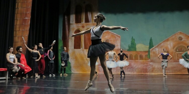 Tres funciones para ver “Don Quijote” en Posadas el fin de semana extra largo