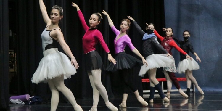 Tres funciones para ver “Don Quijote” en Posadas el fin de semana extra largo