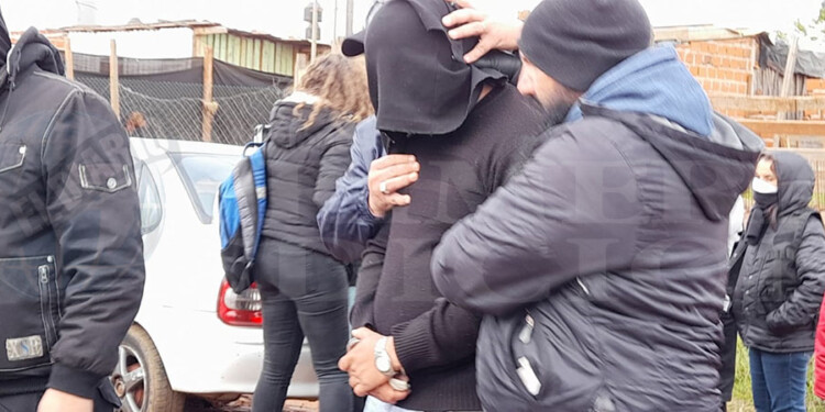 ACUSADO EN OTRO FEMICIDIO. Franco Ramos fue detenido en el barrio Sol de Misiones II por efectivos de la Dirección Homicidios de la Policía provincial.