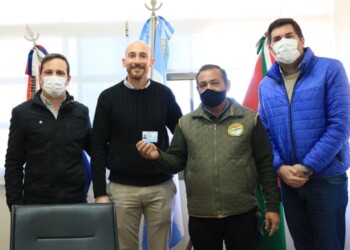 “Excombatiente, héroe de la Guerra de Malvinas”, en la licencia de conducir