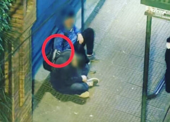 Cámaras captan a un hombre en pleno robo