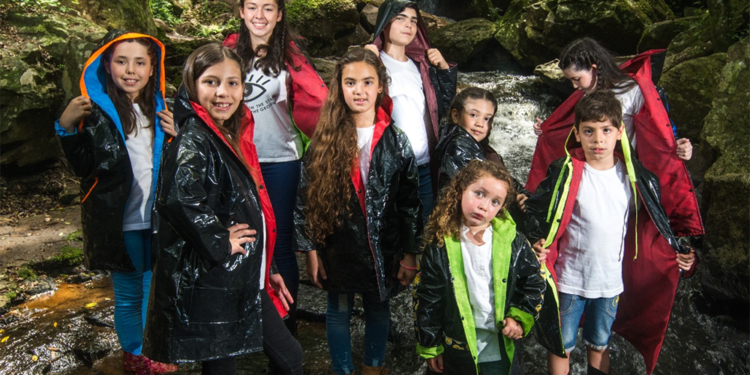 COMPROMISO. Por cada piloto vendido, donan a un niño carenciado.