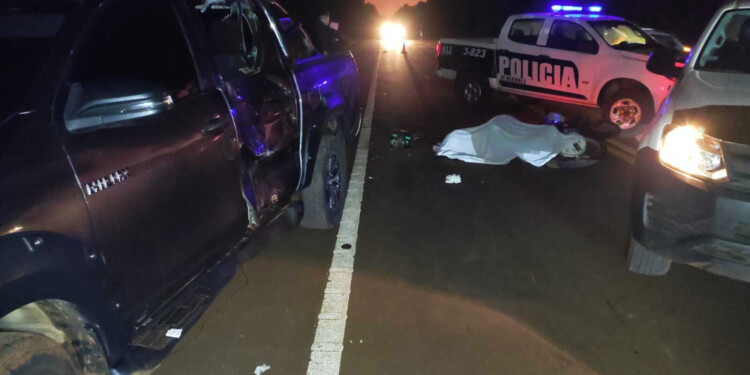 ASISTENCIA. La mujer que viajaba como acompañante en la motocicleta fue trasladada al hospital local.