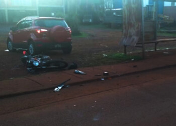 Sufrió una crisis asmática mientras conducía y chocó a un motociclista