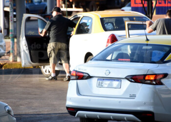 Taxistas pedirán que la bajada de bandera pase a costar $130 o $140