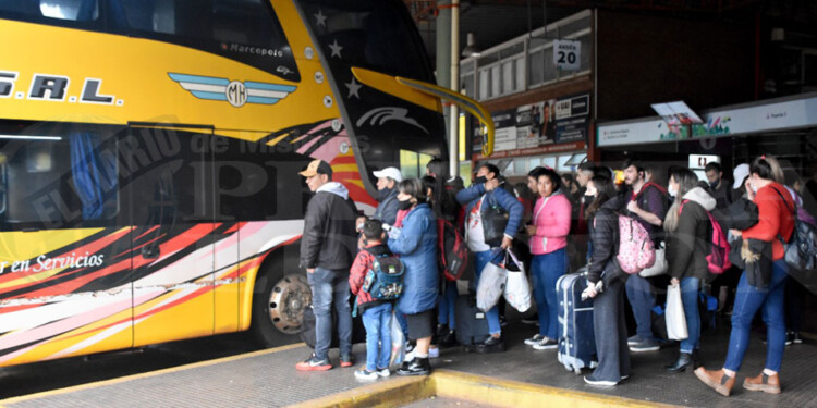 A PLENO. La terminal de Posadas operó con sus andenes completos durante los últimos dos días.