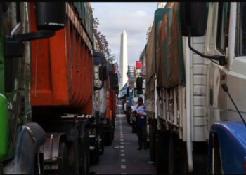 Faltante de gasoil: transportistas del país trasladan el reclamo al Obelisco