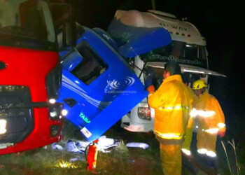 Dos misioneros involucrados en un triple choque de camiones en Corrientes