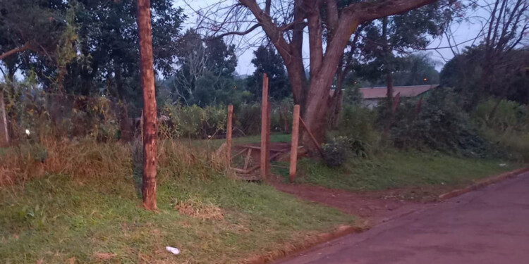 PERICIAS. Según los denunciantes caminaban por este lugar y les dispararon.