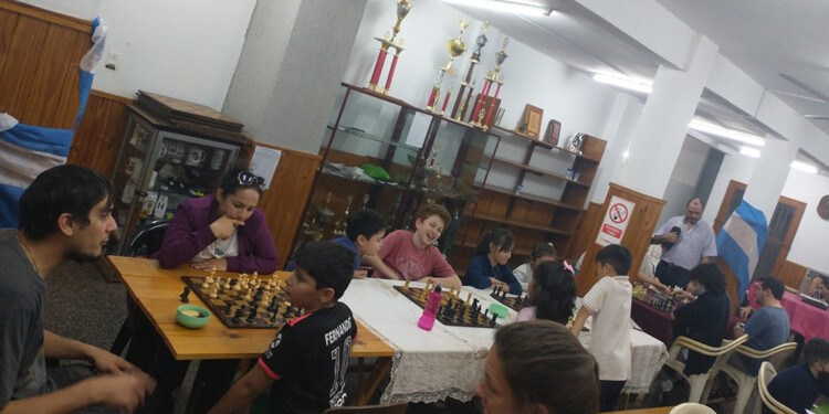 TABLERO, A PLENO. Una de las escuelitas del CAP, que abre de lunes a sábado. Este año jugarán para festejar.