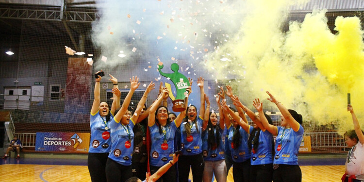 DUEÑAS. Odonto Pilar de Paraguay es tricampeón en la rama femenina.