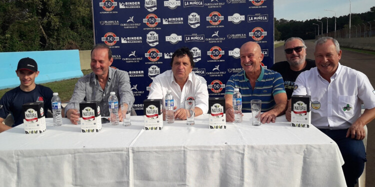 A ACELERAR. Autoridades y protagonistas, ayer, en el autódromo obereño (Prensa FeMAD)