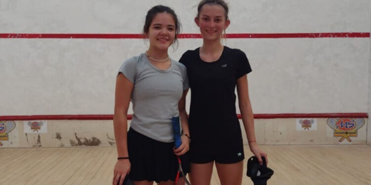 LISTAS. Paula Rivero y Candela Bernal, de Chaco, en entrenamiento.