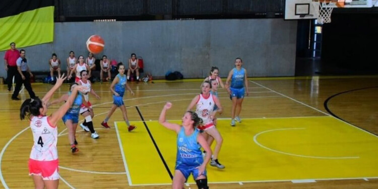 ANTECEDENTE. Club Médico derrotó a Papel Misionero en la fase de grupos.