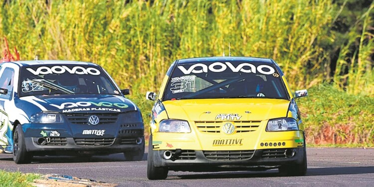 BIEN ADELANTE. Mattive, ayer, en plena clasificación. El juvenil piloto obereño se hizo fuerte en la Capital del Monte.