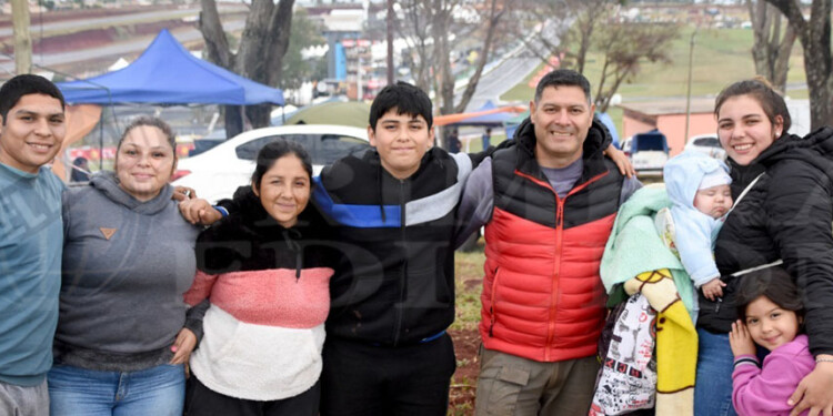 JUNTOS SOMOS MÁS. La familia Fariña no quiso perderse ningún detalle del TC y organizó un “fin de semana fierrero” para disfrutar a pleno.