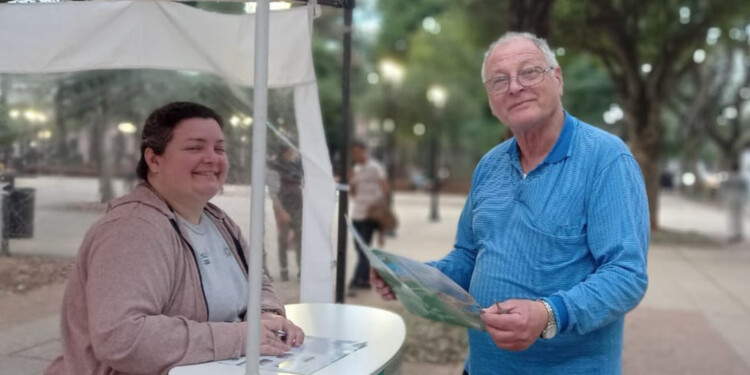 CLAVE. Los puestos de Turismo dispuestos por la Municipalidad de Posadas en distintos puntos de la ciudad reciben numerosas consultas.