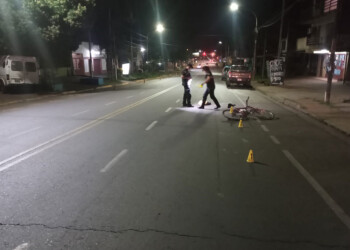 Taxi causó el choque de un ciclista y se dio a la fuga