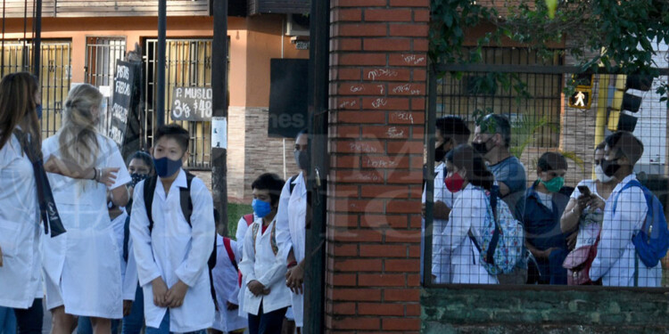 EN EL AULA. Serán los padres quienes terminarán definiendo si sus hijos seguirán llevando barbijos.