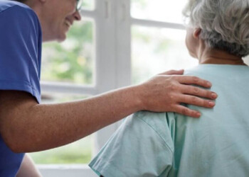 Acompañantes terapéuticos buscan regular la práctica laboral