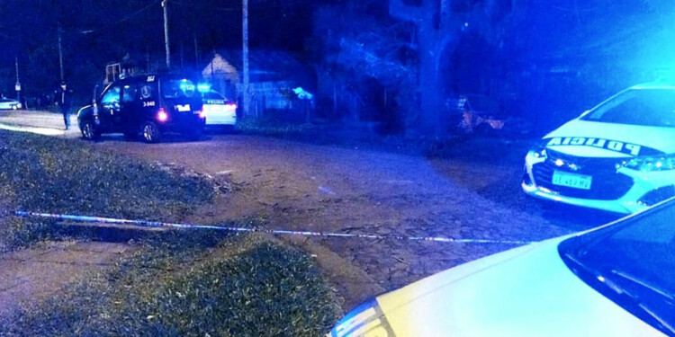 LUGAR. Los primeros indicios datan de un posible intento de robo que culminó con el delincuente muerto.