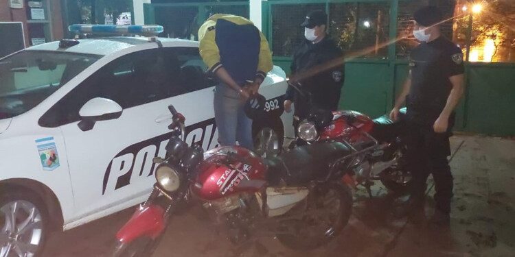 RECAPTURADO Y LAS MOTOS. Capelari fue atrapado cuando merodeaba con sus cómplices un comercio en Eldorado.