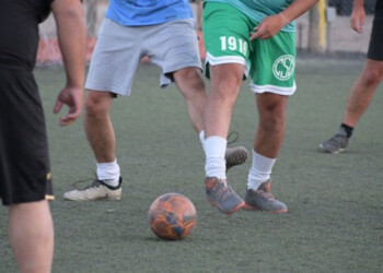 Dos hombres volvían de jugar al fútbol y murieron por afecciones cardíacas