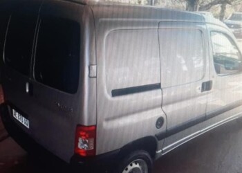 Armados roban vehículos y se los venden a bandas de contrabandistas de cigarrillos