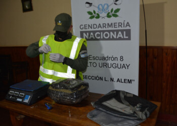 Gendarmería detectó marihuana oculta en un ómnibus