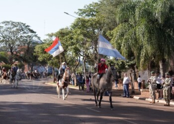 Apóstoles conmemoró el Día de la Independencia con acto y desfile