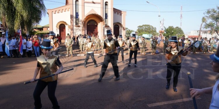 Apóstoles conmemoró el Día de la Independencia con acto y desfile