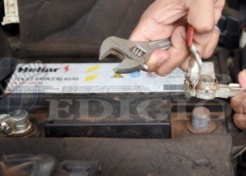 Autos y electrónica en problemas: faltarán baterías por cepo al dólar