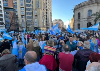 “Banderazo” en distintas ciudades del país para protestar contra el Gobierno