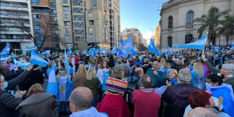 CONVOCATORIA: La movilización fue impulsada por sectores denominados “independientes y autoconvocados”. Foto: Mario Sar