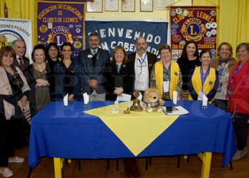 Leones de Posadas recibieron la visita del gobernador de Distrito O-2, Carlos Schenone