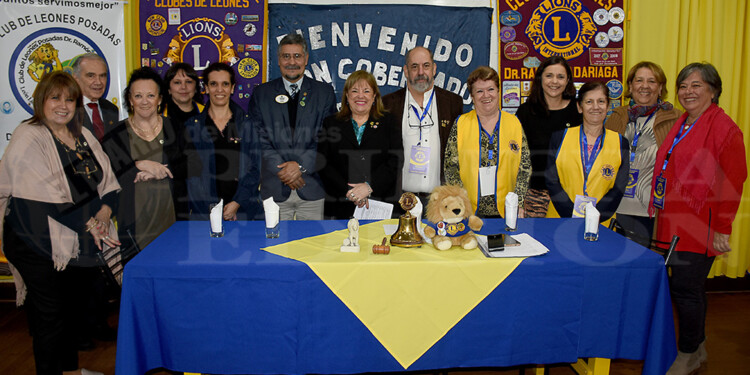 VOLUNTARIOS. Los leones ayer en Posadas.