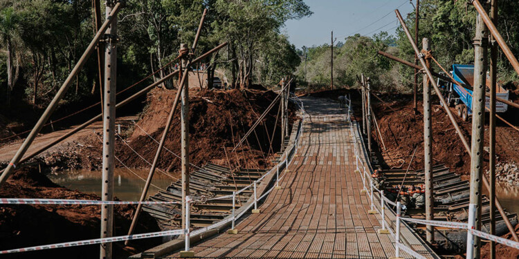 El tránsito pesado sobre el puente sobre el arroyo Pindaytí, construido por el Ejército, fue restringido hasta el mediodía.