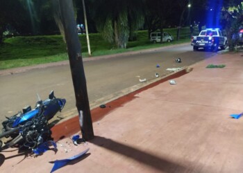 Joven lesionado tras despistar con su motocicleta