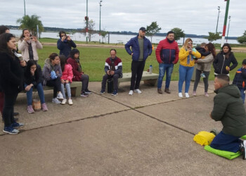 Insólita exigencia en Garupá a enfermero que enseñaba RCP en un lugar público