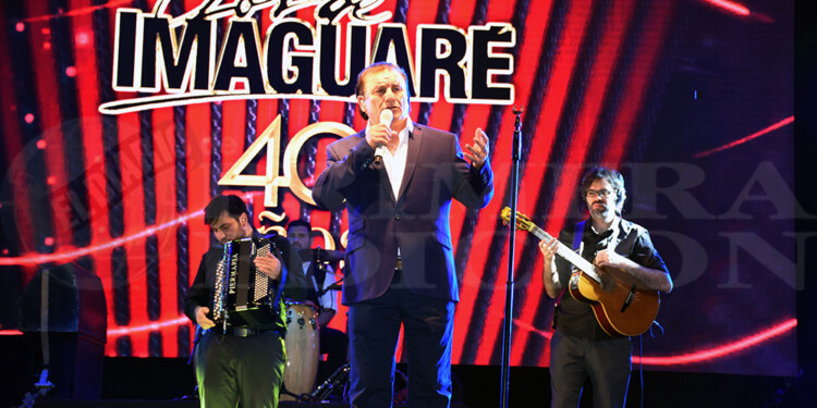 CON EL ALMA. Hace más de cuatro décadas que Cáceres lleva la música chamamecera por distintos escenarios.