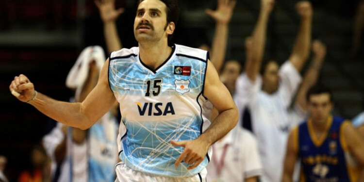 DE LUJO. El correntino, además del campus, estará presente para inaugurar el microestadio de El Coatí.