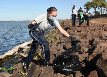 Cadetes del Liceo Storni realizaron una nueva jornada de limpieza en la costanera