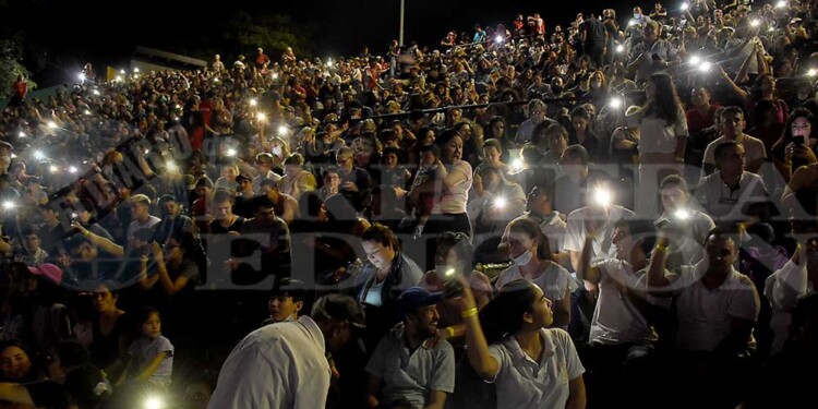 “Cielo Abierto”: Cantos y alabanzas colmaron el anfiteatro Manuel Antonio Ramírez